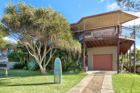 THE BOARDROOM ON BANKSIA - 11 Banksia Ave Bonny Hills - Hervey Bay Accommodation 1