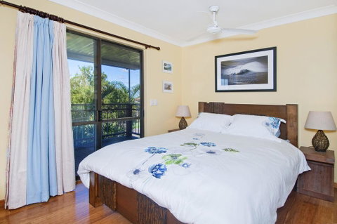 THE BOARDROOM ON BANKSIA - 11 Banksia Ave Bonny Hills - Hervey Bay Accommodation 3