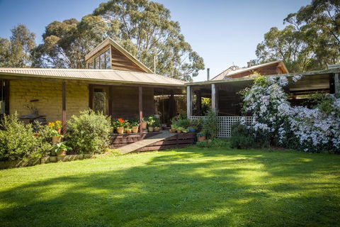 The Burrow At Wombat Bend - Hervey Bay Accommodation 2