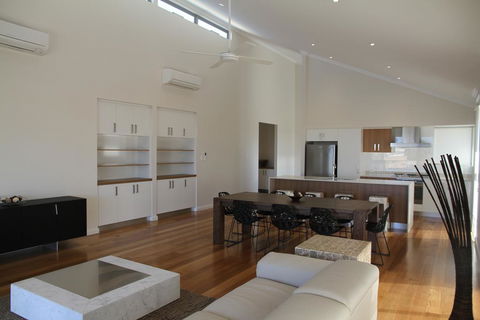 The Carnarvon Luxury Canal Home - Hervey Bay Accommodation 3