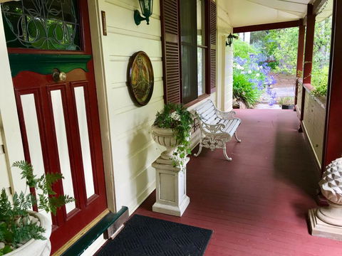 The Chalet Guesthouse And Studio - Tourism Hervey Bay 0
