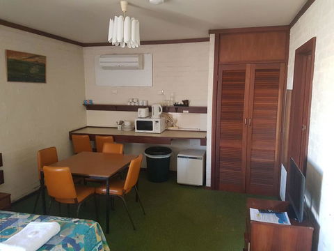 The Club Hotel - Hervey Bay Accommodation 2