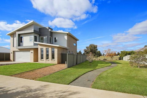 The Clubhouse On Black Bull - Hervey Bay Accommodation 1