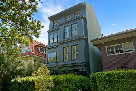 The Courtyard Of St Neot - Art Deco 2BR Potts Point Apartment With Large Courtyard In Stunning Location - Hervey Bay Accommodation 1