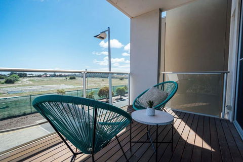 The Cove @ New Port-Pool - Spa - Sauna - Gym & More - Tourism Hervey Bay 1