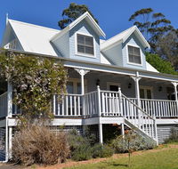 The Doll's House - Charming 2 bedroom cottage just a short walk from the village - Tourism Hervey Bay