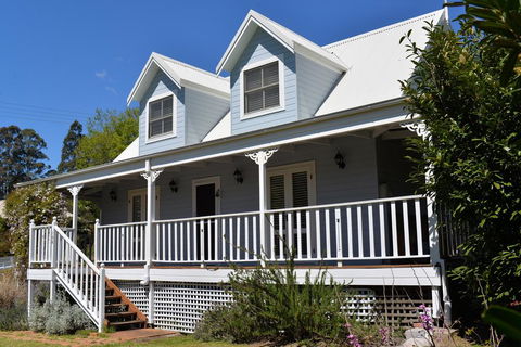 The Doll's House - Charming 2 Bedroom Cottage Just A Short Walk From The Village - Tourism Hervey Bay 1