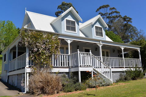 The Doll's House - Charming 2 Bedroom Cottage Just A Short Walk From The Village - Tourism Hervey Bay 0