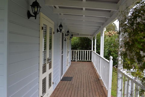 The Doll's House - Charming 2 Bedroom Cottage Just A Short Walk From The Village - Tourism Hervey Bay 2