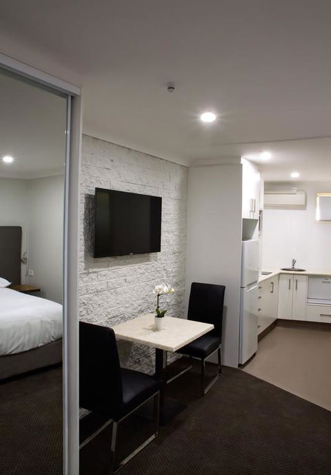 The Duck Inn Apartments - Hervey Bay Accommodation 3