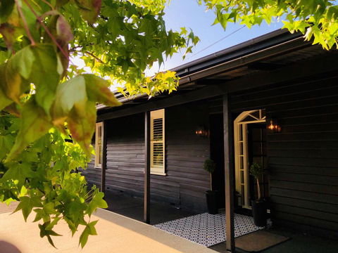 The Dudley Boutique Hotel - Hervey Bay Accommodation 1