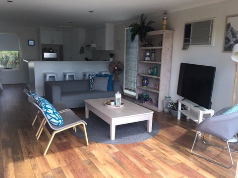 The Esplanade Holiday Home - Tourism Hervey Bay 3