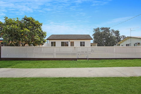 The Fishermans Cottage - Tourism Hervey Bay 0