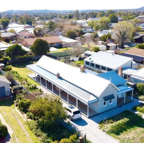THE GABLES MUDGEE - Hervey Bay Accommodation 0