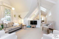 The Gatehouse - Light filled cottage in the leafy suburb of Hawthorn