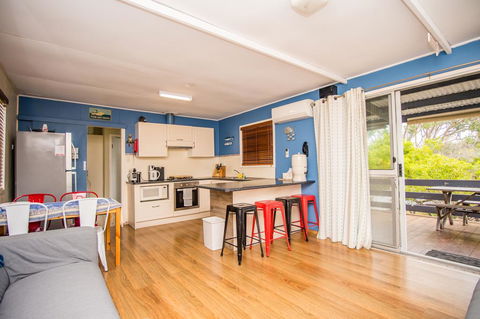 The Gee Beach House - Tourism Hervey Bay 0