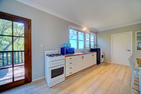 The Hillside Cottage - Hervey Bay Accommodation 1