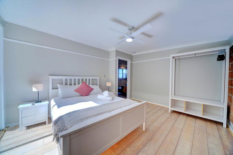 The Hillside Cottage - Hervey Bay Accommodation 2