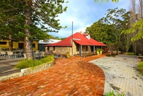 The Inn Mahogany Creek - Tourism Hervey Bay 0