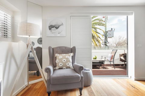 The Jetty Apartment By Ready Set Host - Hervey Bay Accommodation 1