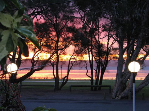 The Jetty Cabin Lakeside - Tourism Hervey Bay 1