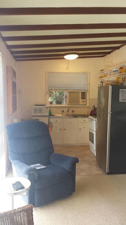 The Jetty Cabin Lakeside - Tourism Hervey Bay 3