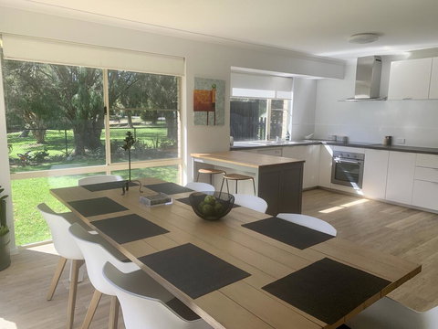 The Lake House - Hervey Bay Accommodation 2