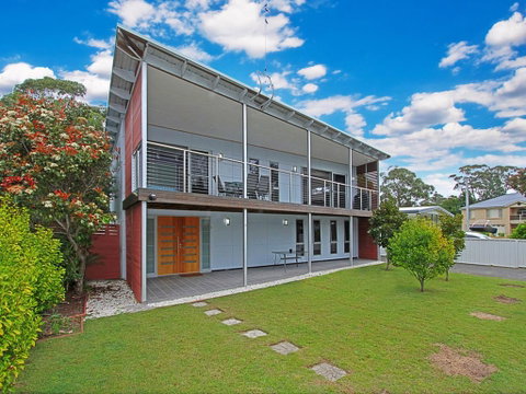 The Lake House - Lake Conjola - Hervey Bay Accommodation 2