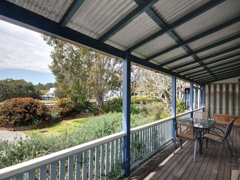 The Lakes Cottage - Hervey Bay Accommodation 2