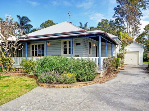 The Lakes Cottage - Hervey Bay Accommodation 0
