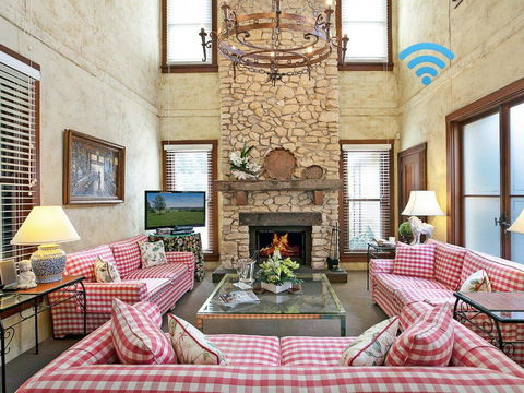 The Lodge @ Linden Hall - Hervey Bay Accommodation 0