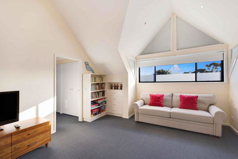 The Loft - Waterfront With Private Pool - Tourism Hervey Bay 2