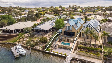 The Loft - Waterfront With Private Pool - Tourism Hervey Bay 0