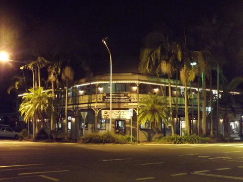 The Middle Pub - Hervey Bay Accommodation 1