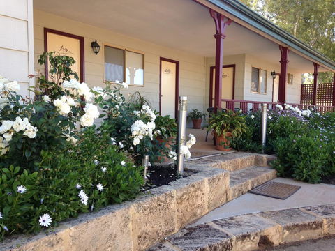 The Nosh & Nod - Avon Terrace - Tourism Hervey Bay 0