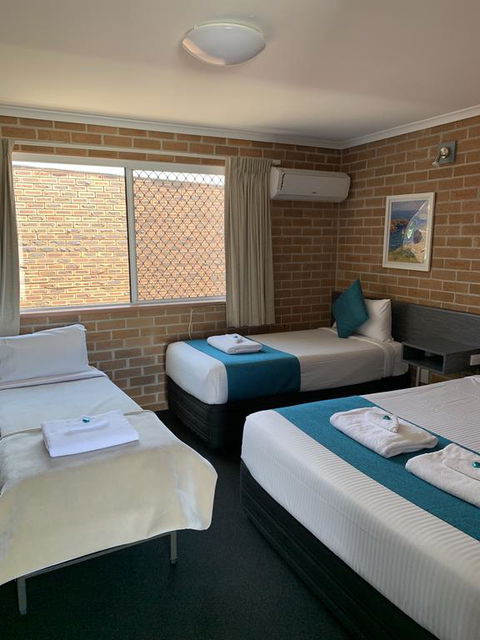 The Oaks Hotel Motel - Hervey Bay Accommodation 3