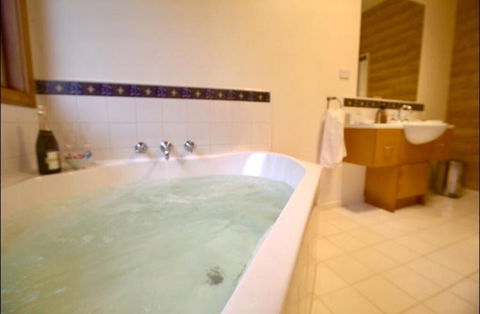 The Orchard Luxury Accommodation - Tourism Hervey Bay 2
