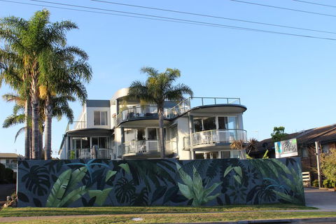 The Palms Apartments - Hervey Bay Accommodation 0