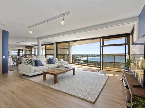 The Penthouse @ Point Cartwright - INSTANT HOTEL WINNER 2019 - Hervey Bay Accommodation 0