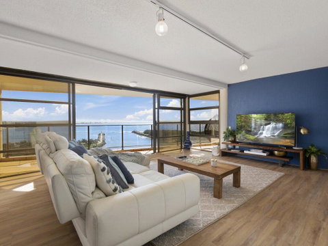 The Penthouse @ Point Cartwright - INSTANT HOTEL WINNER 2019 - Hervey Bay Accommodation 1