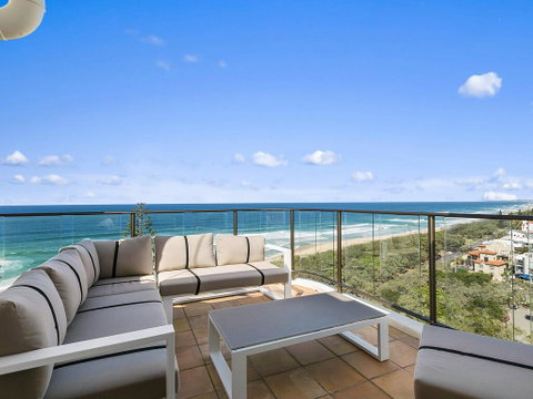 The Penthouse @ Point Cartwright - INSTANT HOTEL WINNER 2019 - Hervey Bay Accommodation 3