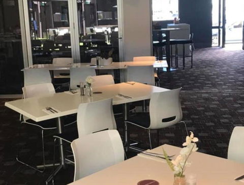 The Premier Hotel Broadmeadow - Hervey Bay Accommodation 1
