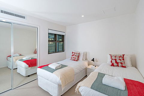 The Princess Bride - Executive 3BR Bulimba Apartment With Balcony In Central Location - Hervey Bay Accommodation 1