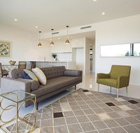 The Princess Bride - Executive 3BR Bulimba Apartment with Balcony in Central Location - Hervey Bay Accommodation