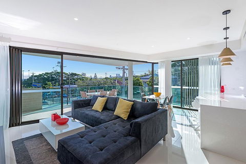 The Princess Of Bulimba - Executive 3BR Bulimba Apartment With Large Balcony Next To Oxford St - Hervey Bay Accommodation 0