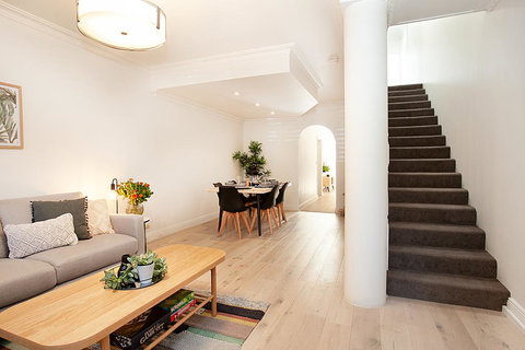 THE RENWICK - Hosted By: L'Abode Accommodation - Hervey Bay Accommodation 1