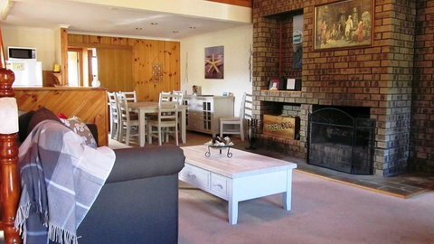 The Retreat On Matthew - Hervey Bay Accommodation 0