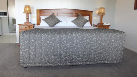 The Saltbush Motor Inn - Tourism Hervey Bay 0