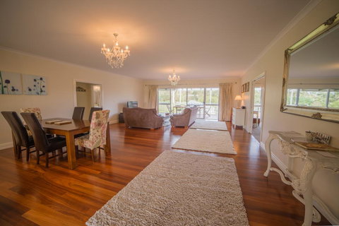 The Summer House Retreat - Hervey Bay Accommodation 1