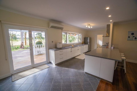 The Summer House Retreat - Hervey Bay Accommodation 2